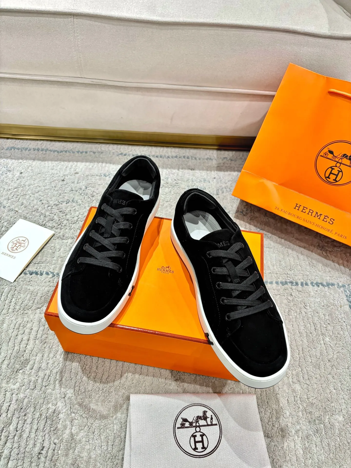 Factory direct sales p640🐘🐘Women's shoes Women's clothing Men's ➕10 Hermes·Hermès 2025ss new Lucky series men's leather loafers casual sports shoes for women Top version 🔝Original purchase, development and production👍🏻 This Hermès sports shoe is made of calfskin and suede goatskin, with iconic "H" details on the side, creating a dynamic and fashionable style. 💘 💜Material: original imported first-layer cowhide 💛Inner lining: original customized soft sheepskin 💚Sole: original molded non-slip TPU outsole ❤️Sole thickness: about 2.5cm 🤍Number of yards: 35-45👣 (40 for women and 45 for men, custom-made and non-refundable